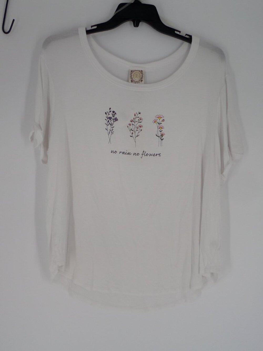 Tru Self  Woman's White Tee Shirt with Floral Prints on Front Size 1X NWT